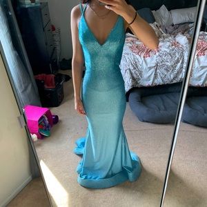 this is a prom dress(mermaid),it’s a 00-0 in size, and it’s a baby blue color.